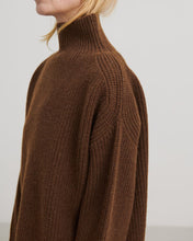 Load image into Gallery viewer, LAMBSWOOL RIB SWEATER - AMBER