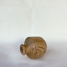 Load image into Gallery viewer, Wooden mini vase- oak no.3