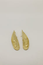 Load image into Gallery viewer, Mold Atelier x Ali Gallefoss – Bend earring
