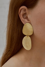 Load image into Gallery viewer, Two stones earrings
