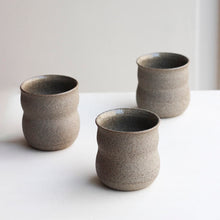 Load image into Gallery viewer, Vemmetofte stoneware cup